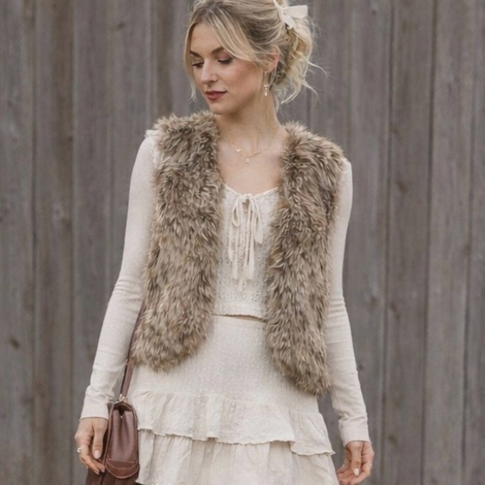 Mandee Faux Fur Knit Vest Boho Chic Y2K Coquette Cozy Festival Layer Size L